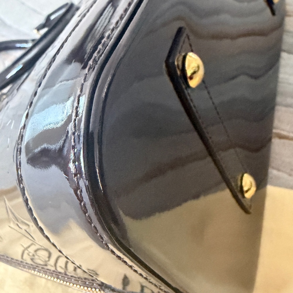 Louis Vuitton Alma patent leather monogram bag - Picture 8 of 10